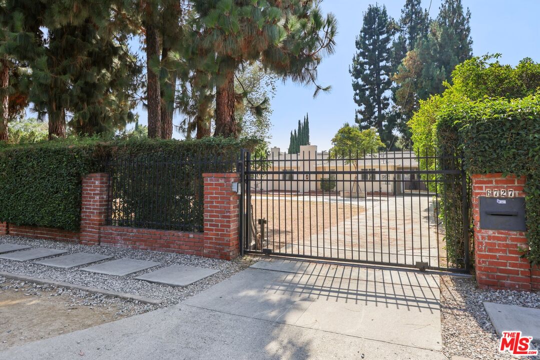 6727 Orion Ave
