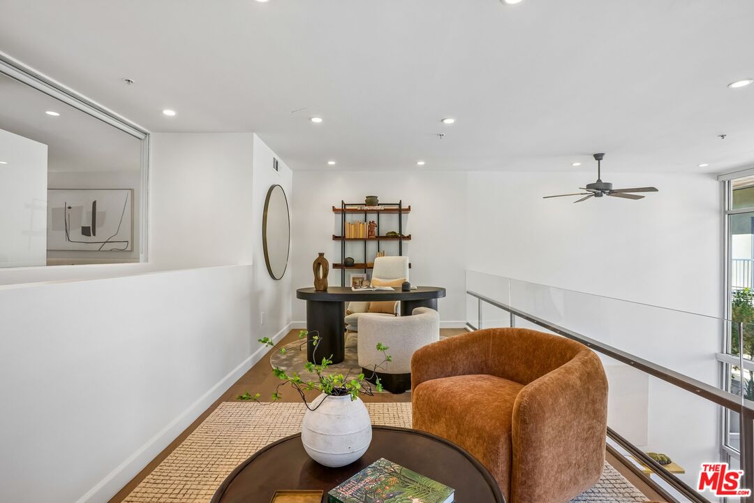 5806 Waring Ave Unit: 7