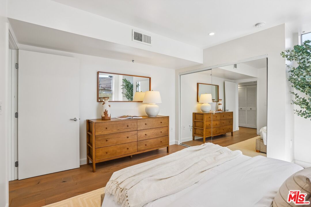 5806 Waring Ave Unit: 7