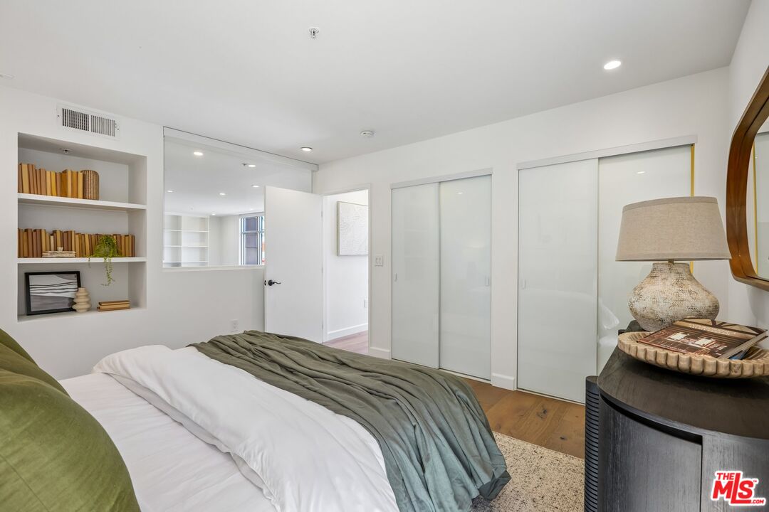 5806 Waring Ave Unit: 7