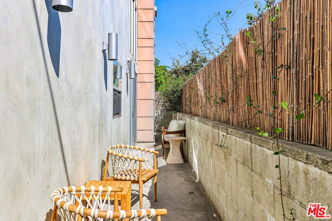 5806 Waring Ave Unit: 7