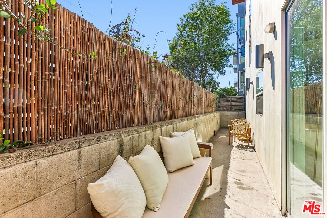 5806 Waring Ave Unit: 7