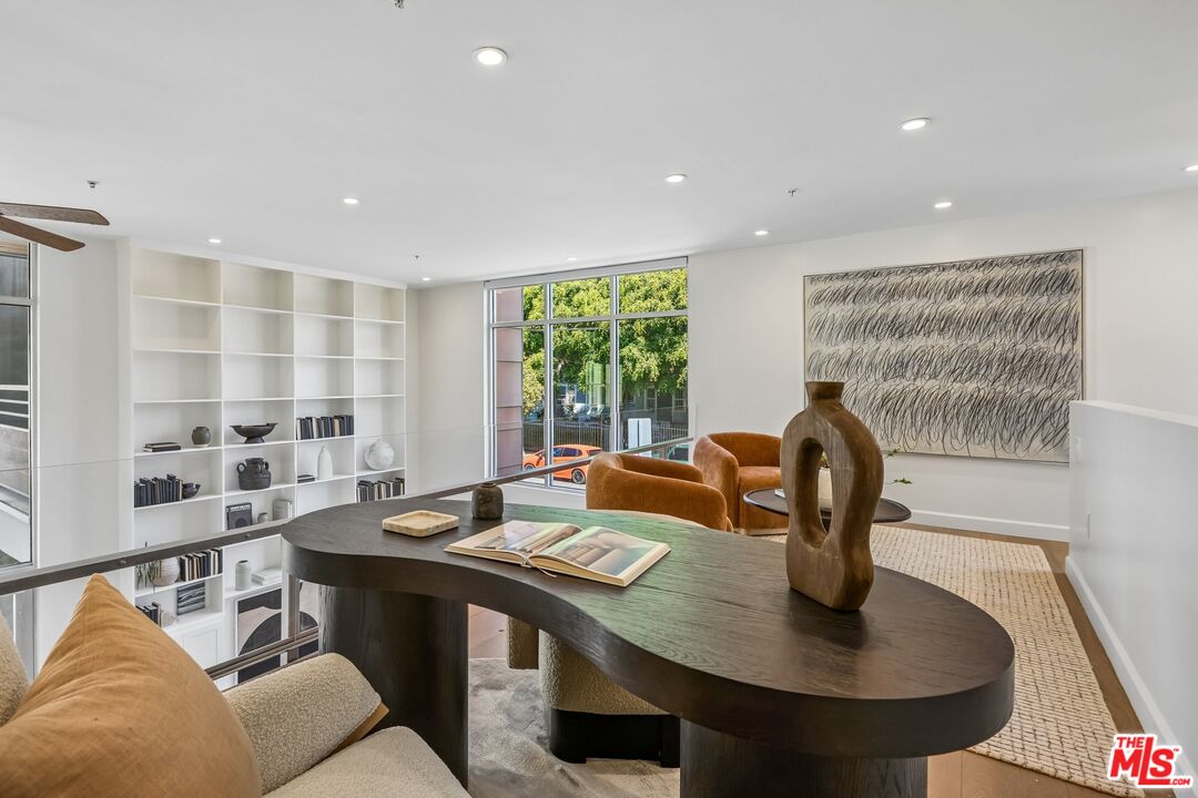 5806 Waring Ave Unit: 7