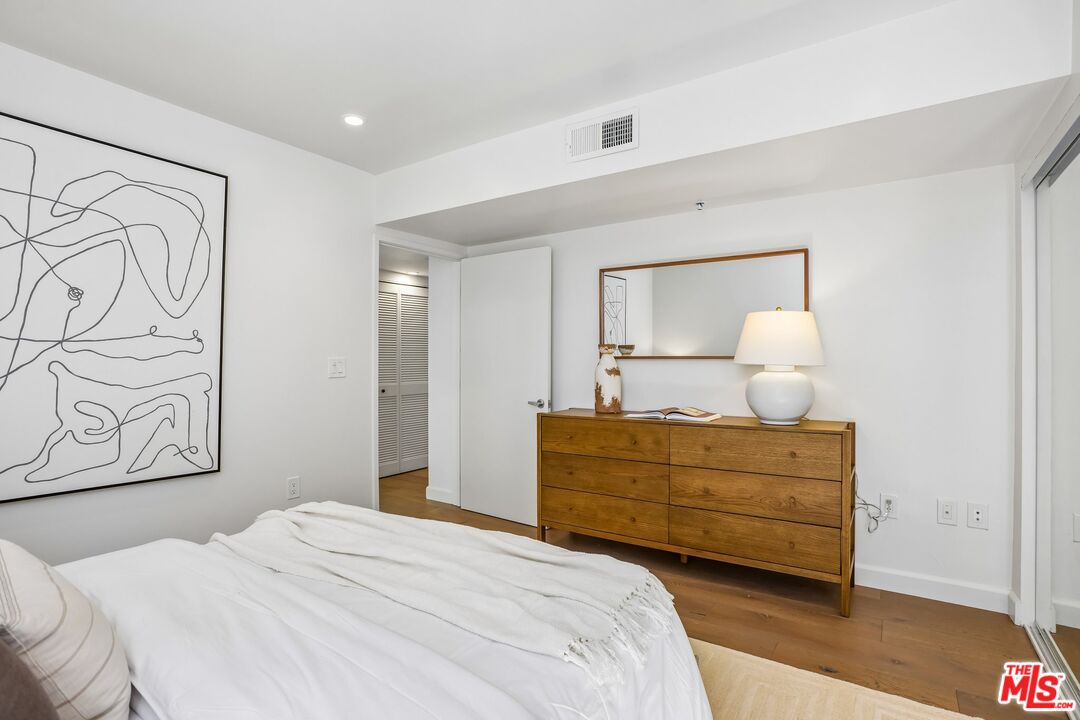 5806 Waring Ave Unit: 7
