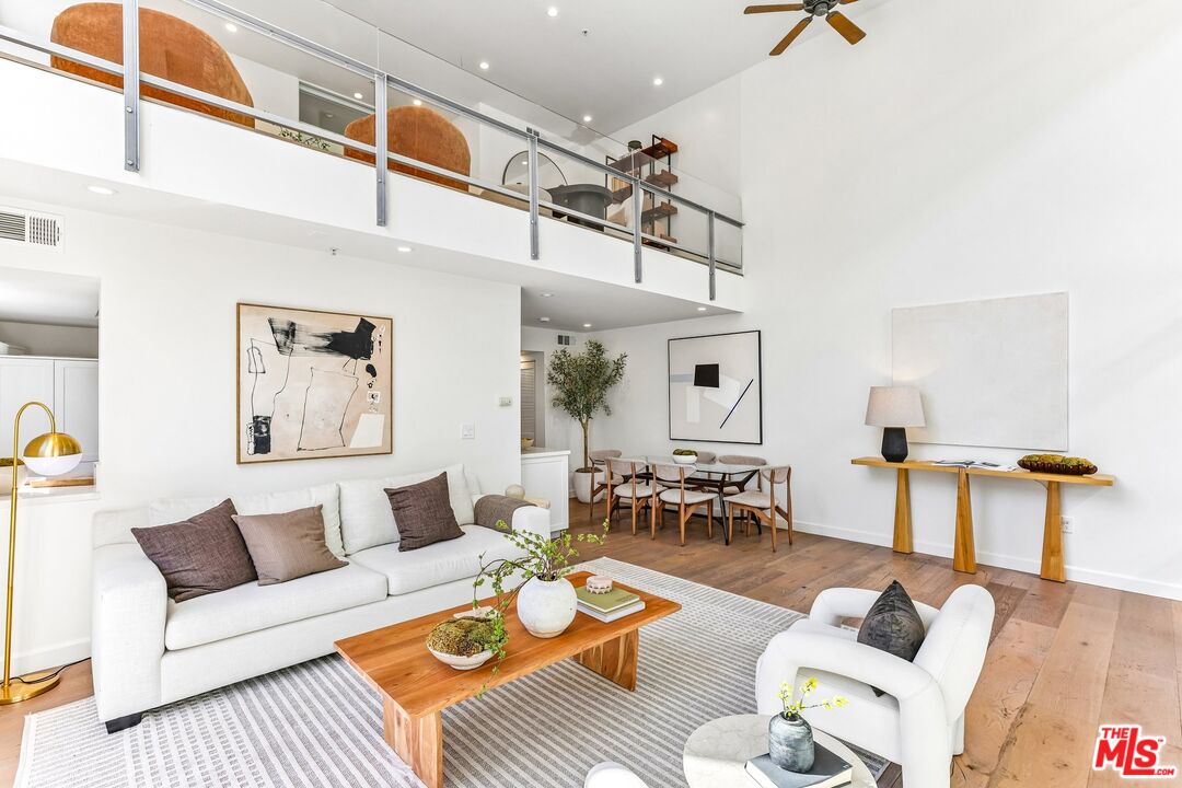 5806 Waring Ave Unit: 7