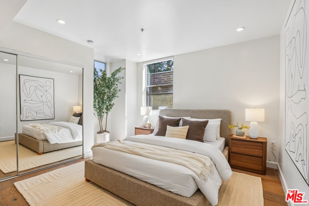 5806 Waring Ave Unit: 7