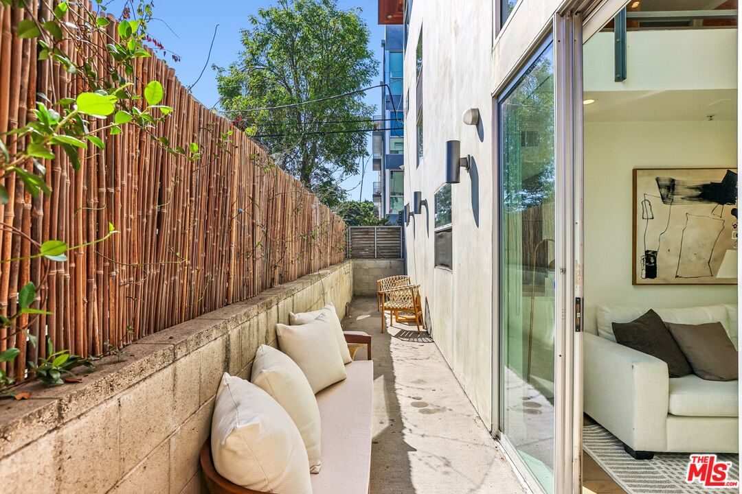 5806 Waring Ave Unit: 7