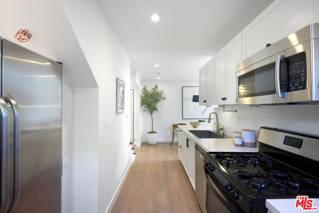5806 Waring Ave Unit: 7