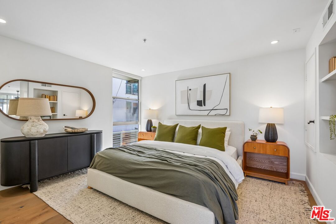 5806 Waring Ave Unit: 7