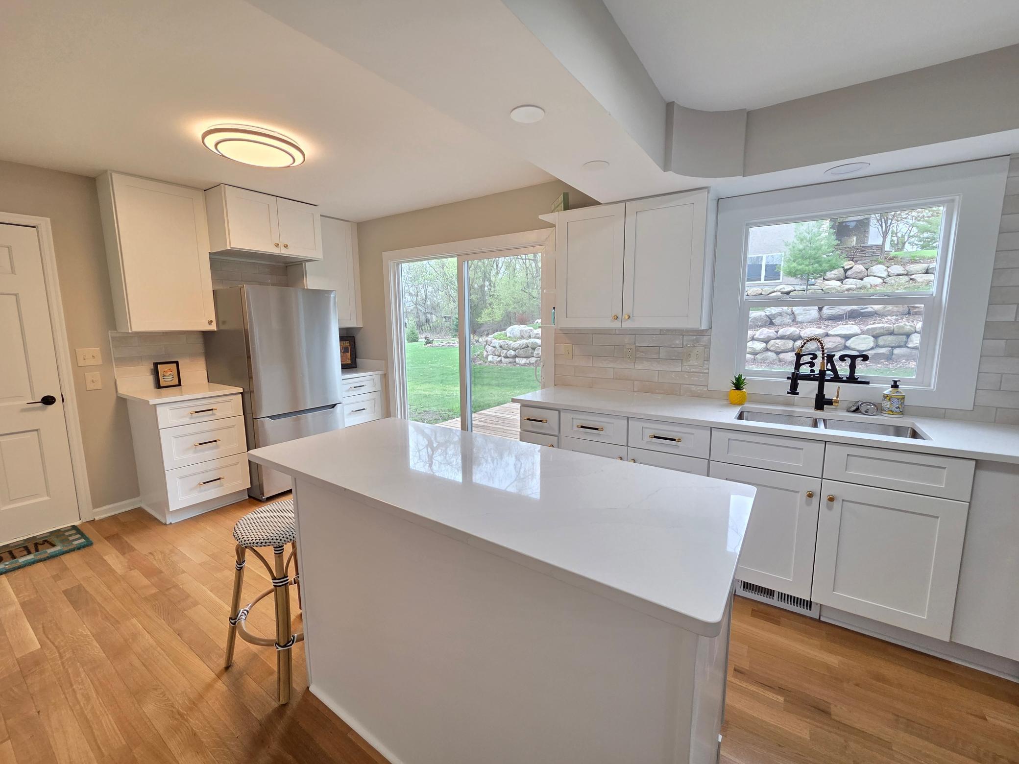 13801 Lake Street Extension