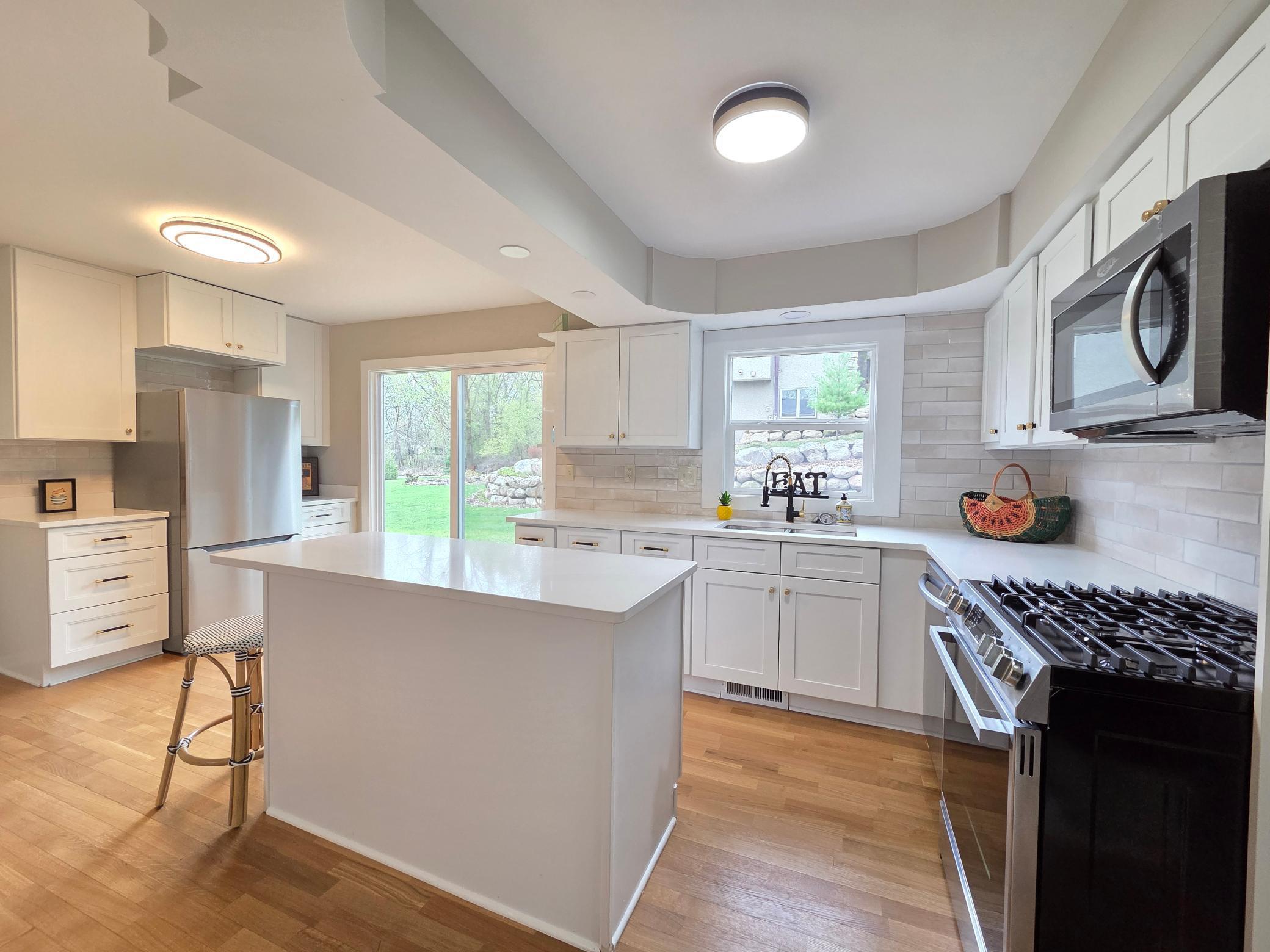 13801 Lake Street Extension