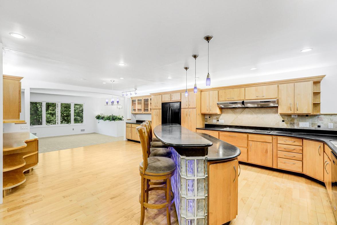 Spacious Home in Wayzata Schools, One Minute from 394