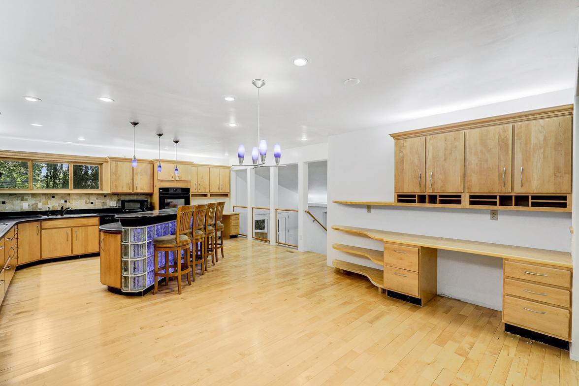 Spacious Home in Wayzata Schools, One Minute from 394
