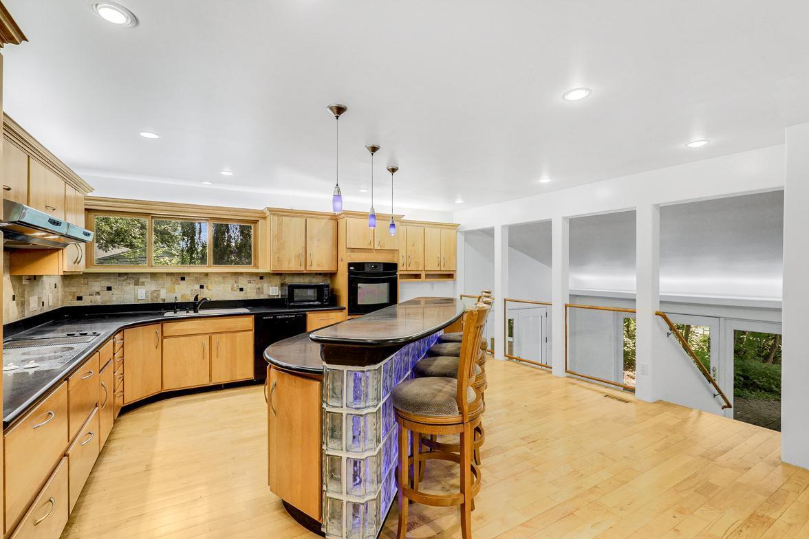 Spacious Home in Wayzata Schools, One Minute from 394