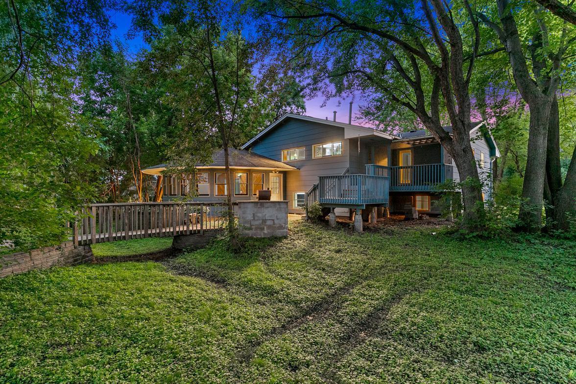 Spacious Home in Wayzata Schools, One Minute from 394