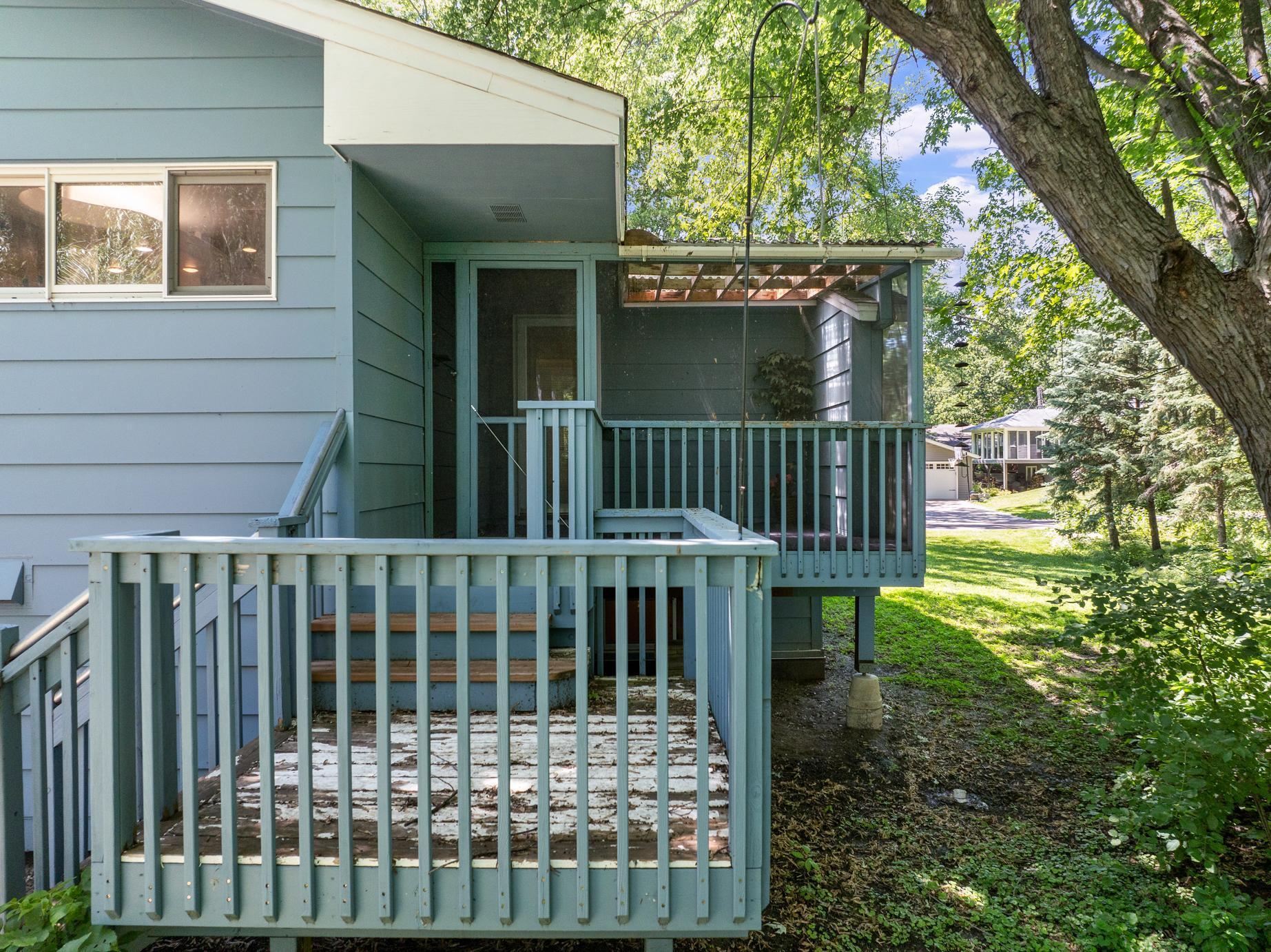 Spacious Home in Wayzata Schools, One Minute from 394