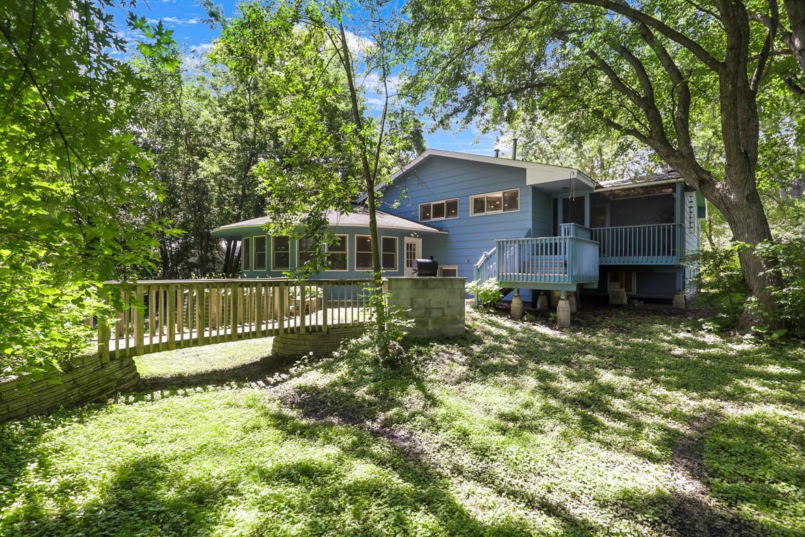 Spacious Home in Wayzata Schools, One Minute from 394