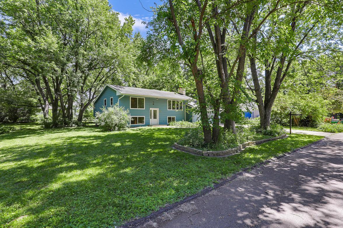 Spacious Home in Wayzata Schools, One Minute from 394
