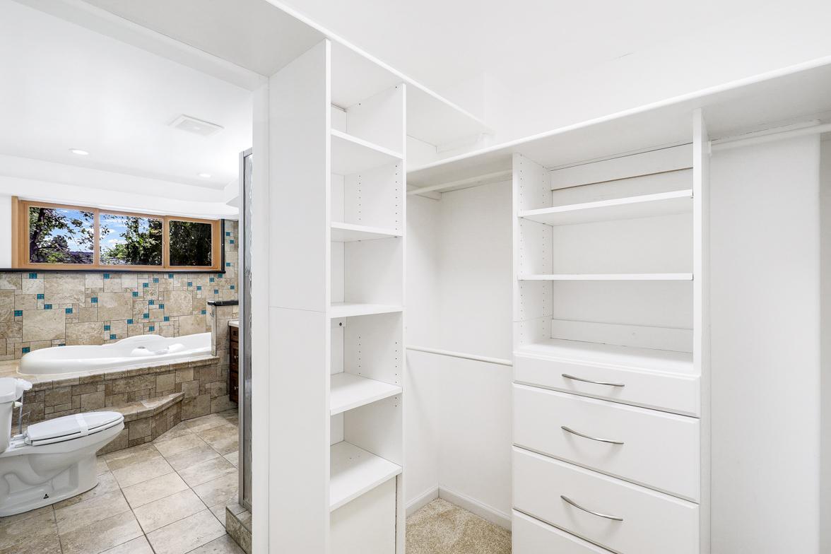 Spacious Home in Wayzata Schools, One Minute from 394