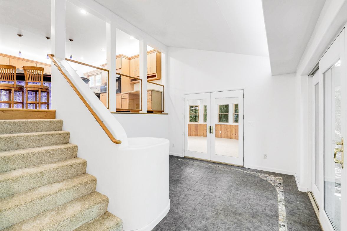 Spacious Home in Wayzata Schools, One Minute from 394