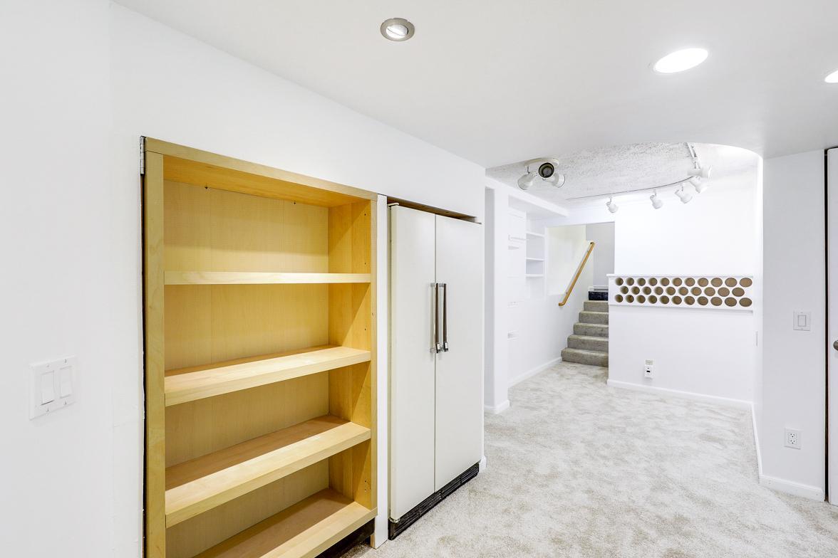 Spacious Home in Wayzata Schools, One Minute from 394