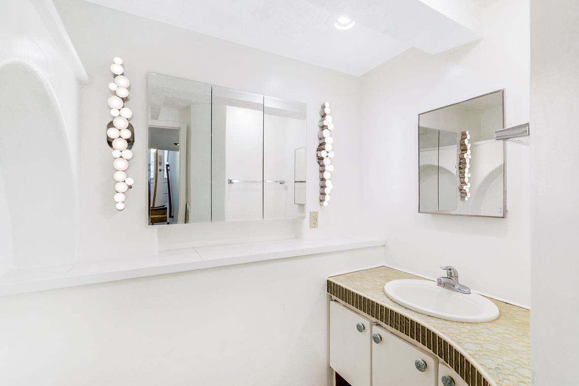 Spacious Home in Wayzata Schools, One Minute from 394