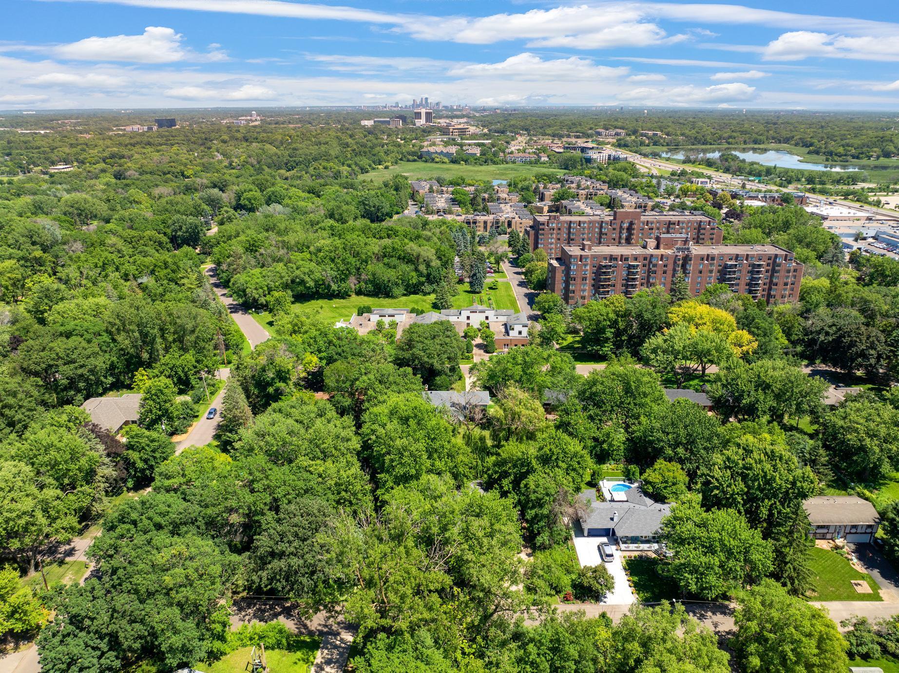 Spacious Home in Wayzata Schools, One Minute from 394