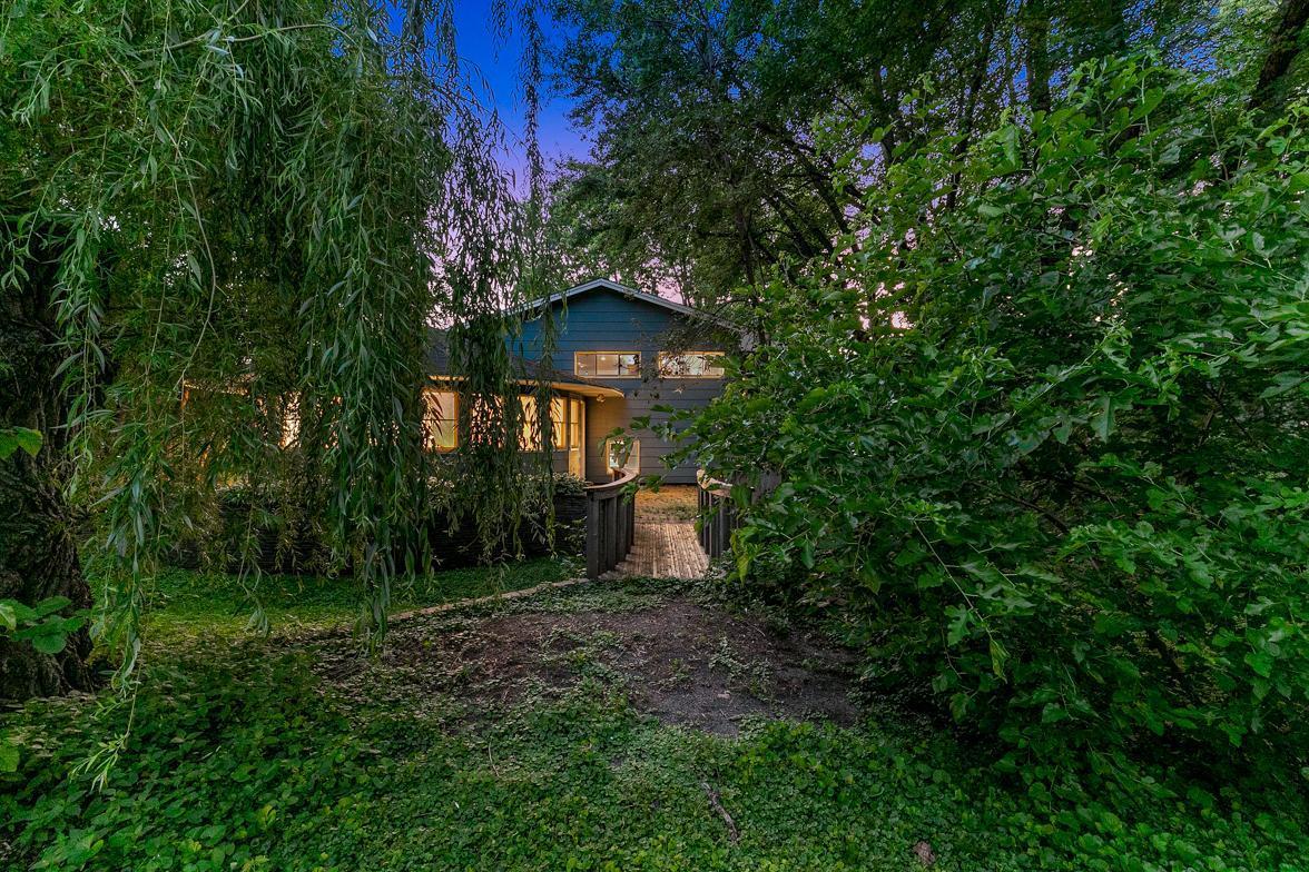 Spacious Home in Wayzata Schools, One Minute from 394
