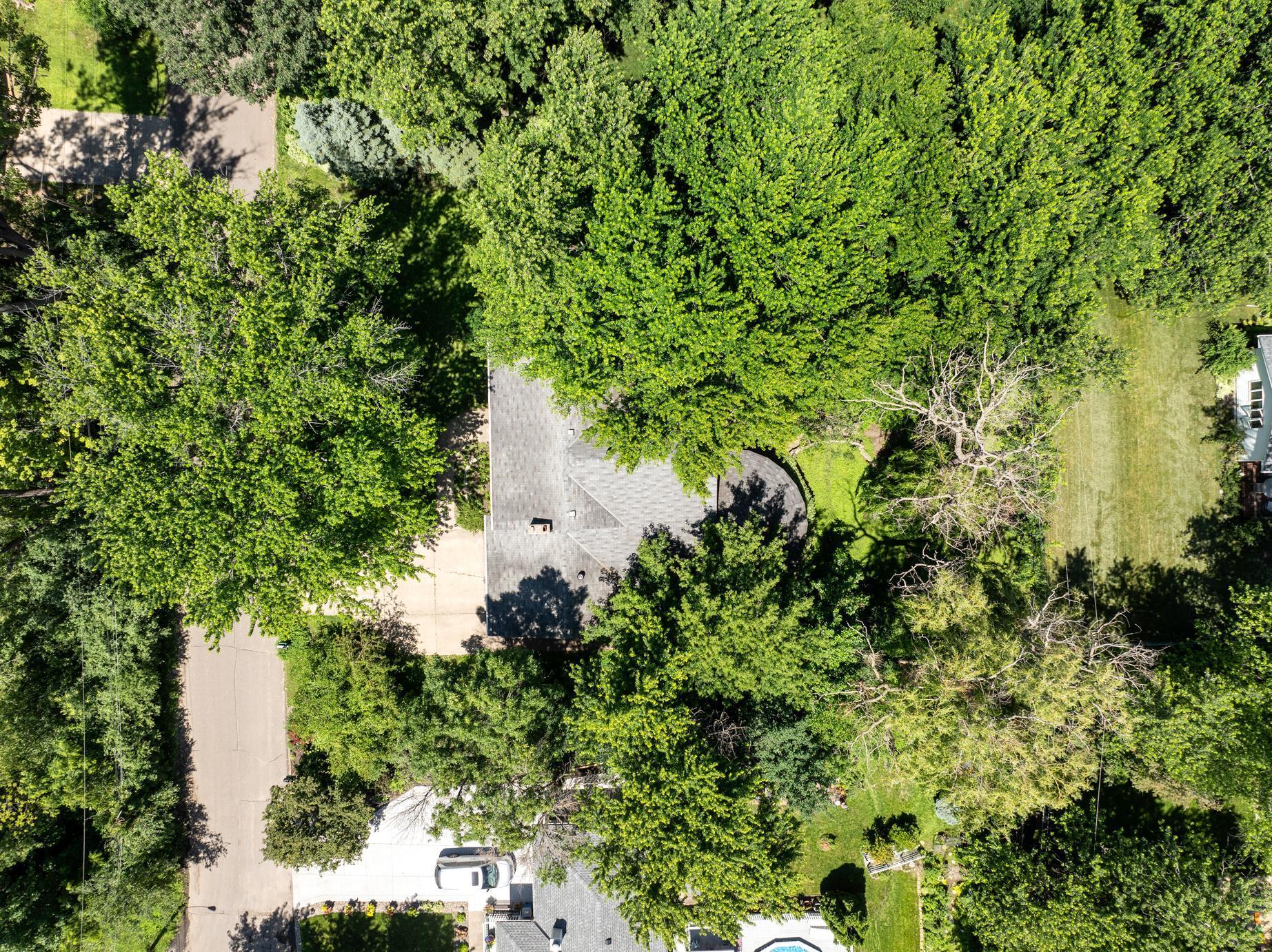 Spacious Home in Wayzata Schools, One Minute from 394