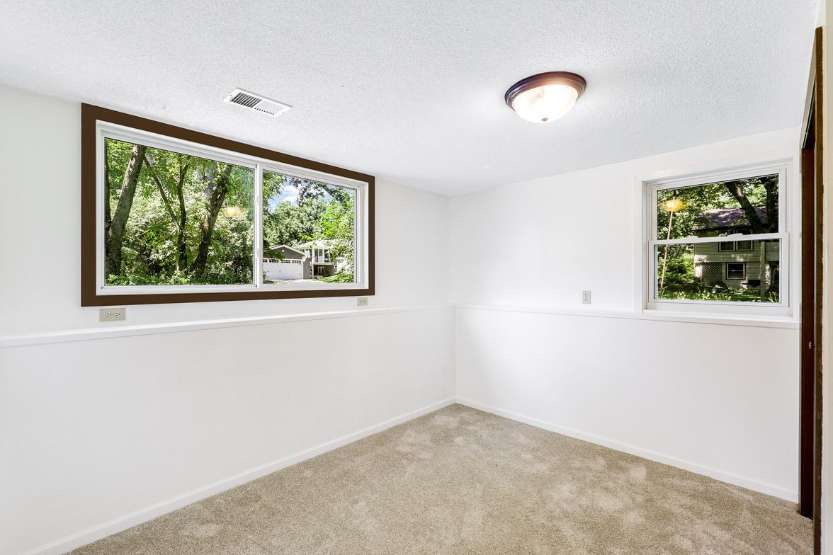Spacious Home in Wayzata Schools, One Minute from 394