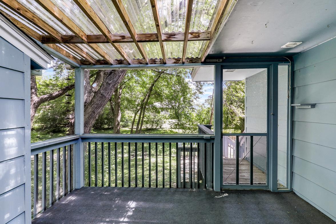 Spacious Home in Wayzata Schools, One Minute from 394