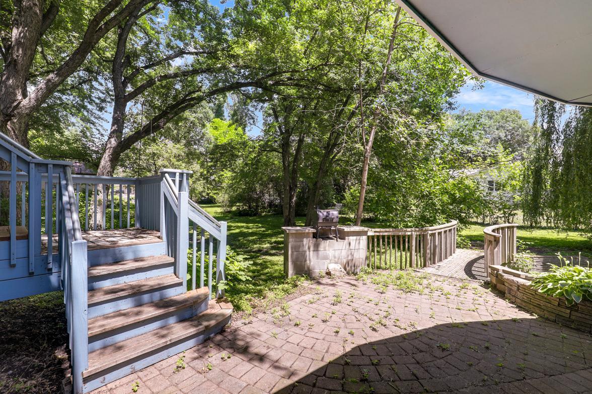 Spacious Home in Wayzata Schools, One Minute from 394