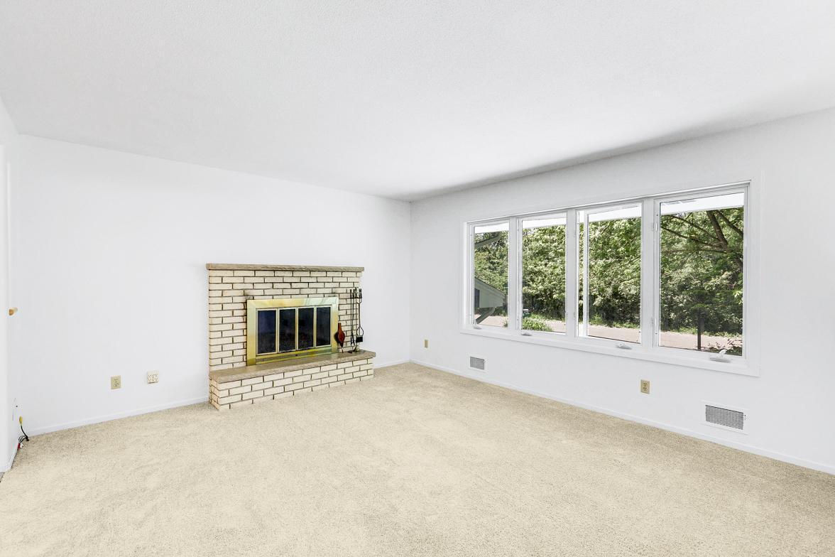 Spacious Home in Wayzata Schools, One Minute from 394