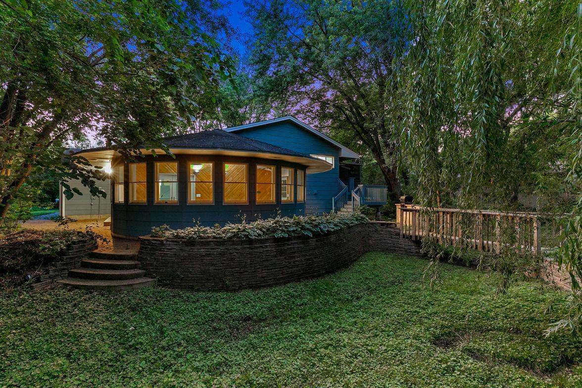 Spacious Home in Wayzata Schools, One Minute from 394