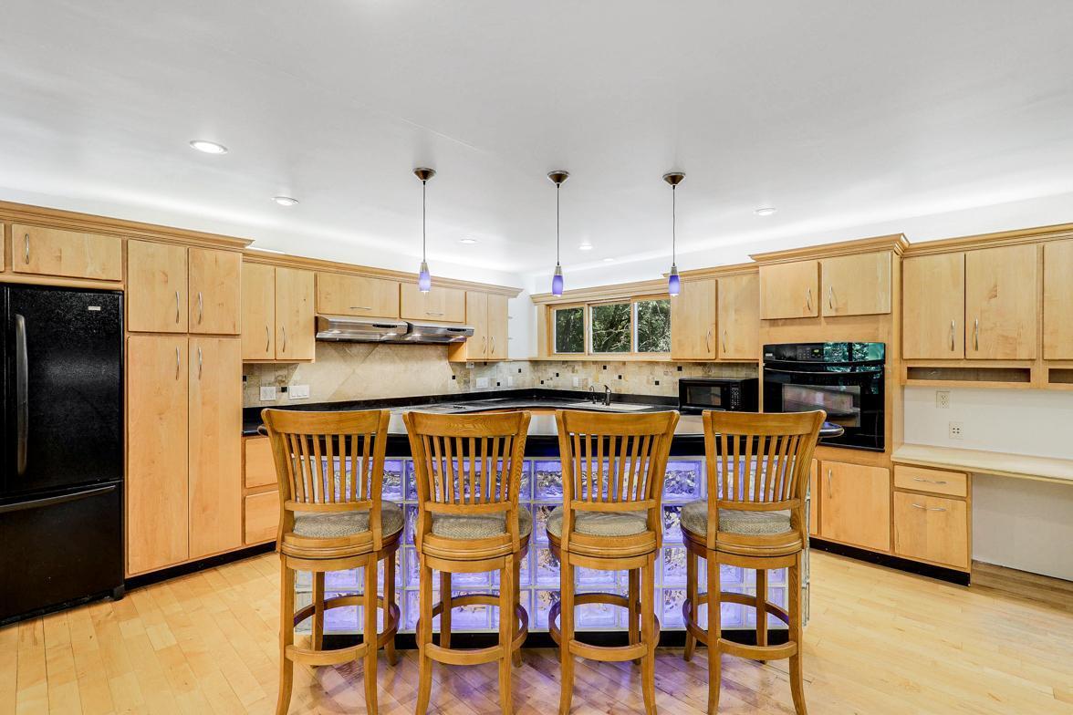 Spacious Home in Wayzata Schools, One Minute from 394