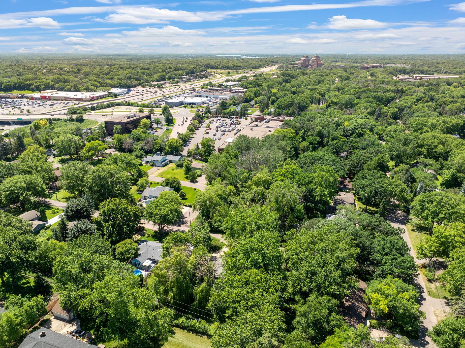 Spacious Home in Wayzata Schools, One Minute from 394