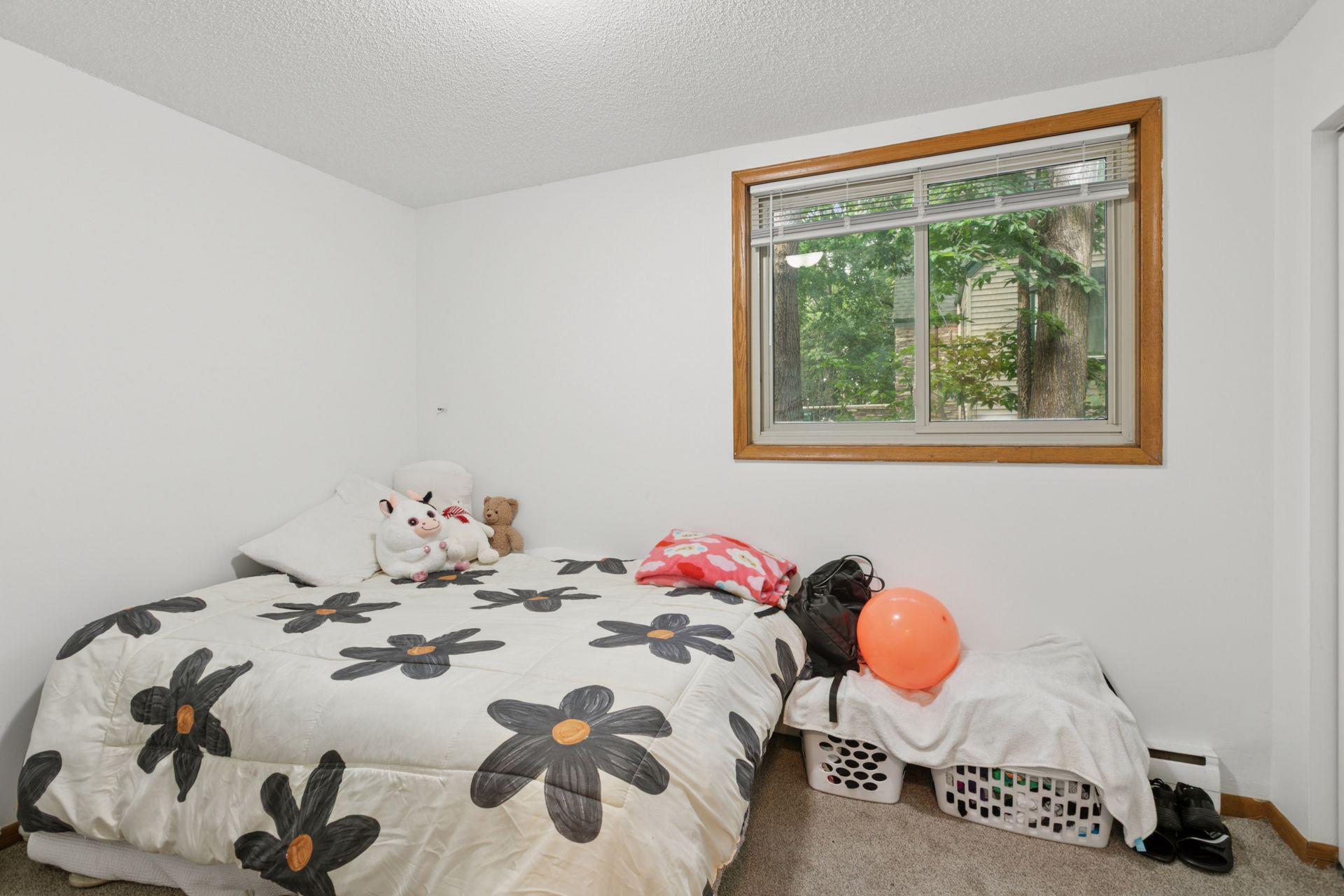 4733 University Avenue NE