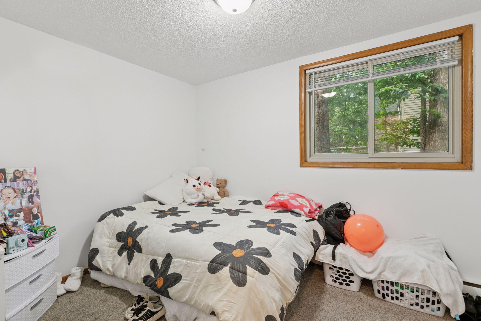 4733 University Avenue NE