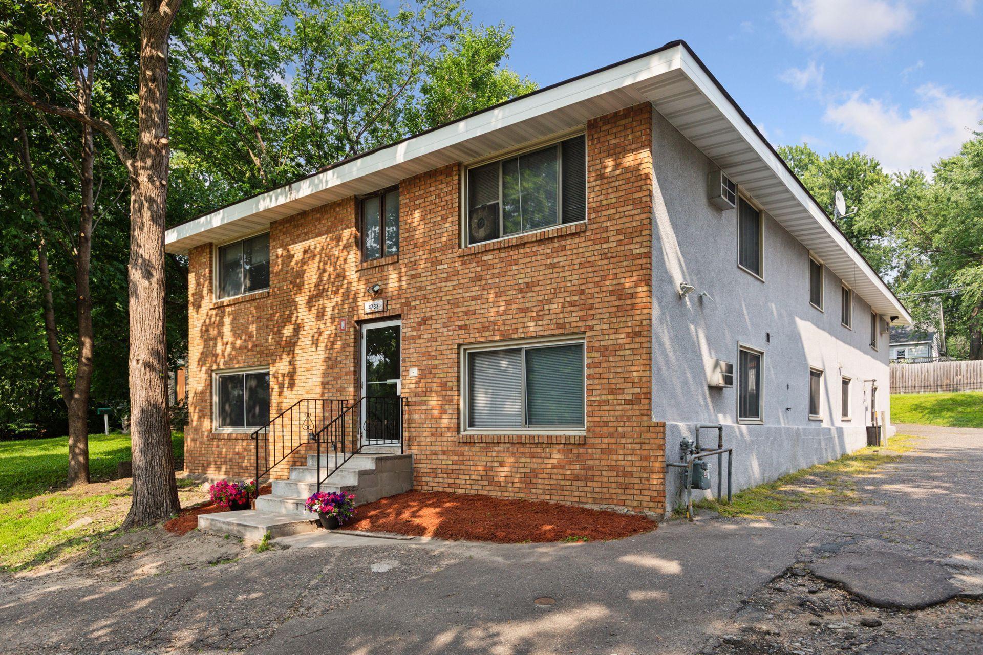 4733 University Avenue NE