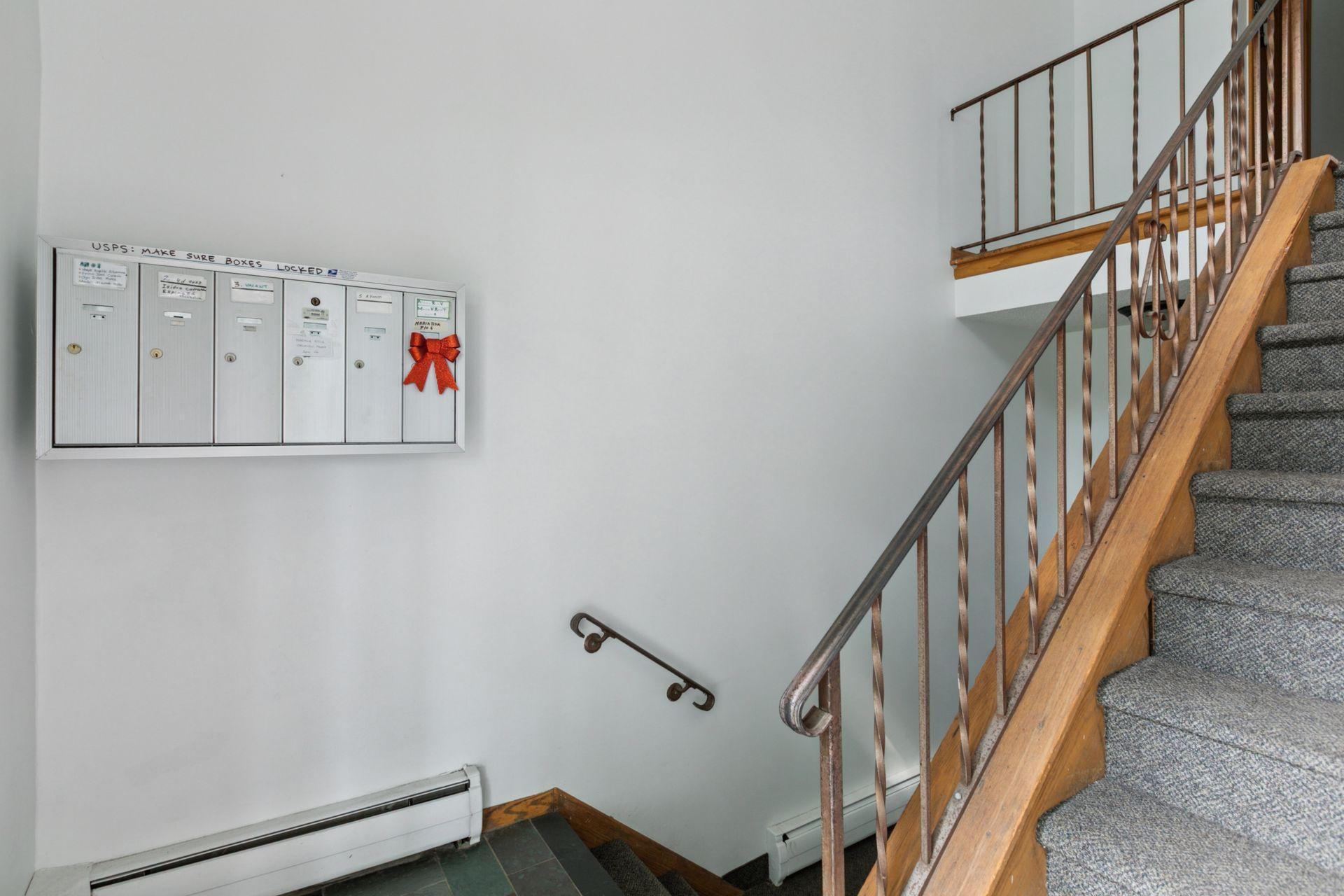 4733 University Avenue NE