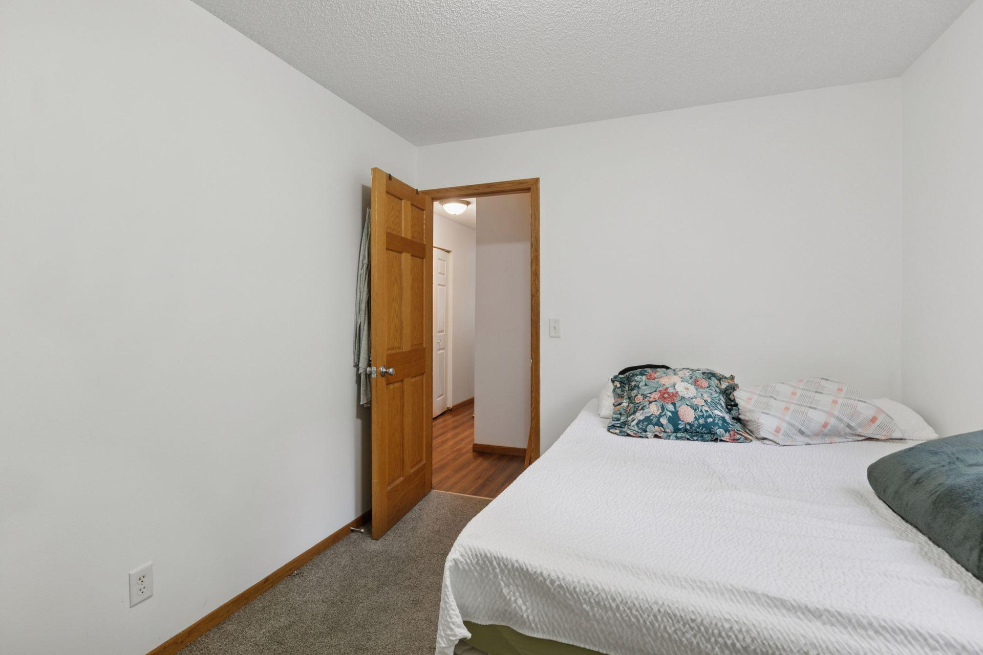 4733 University Avenue NE