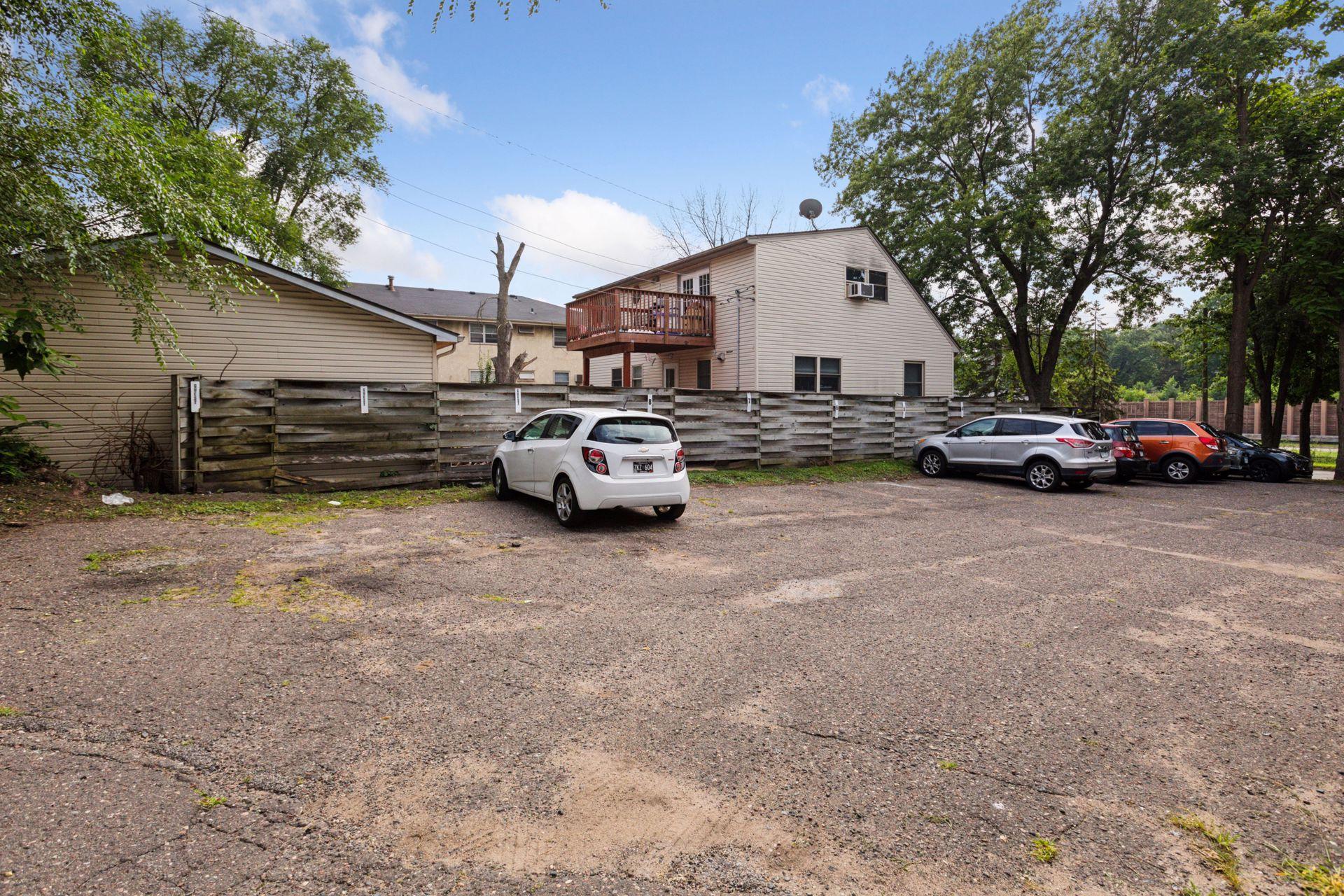 4733 University Avenue NE