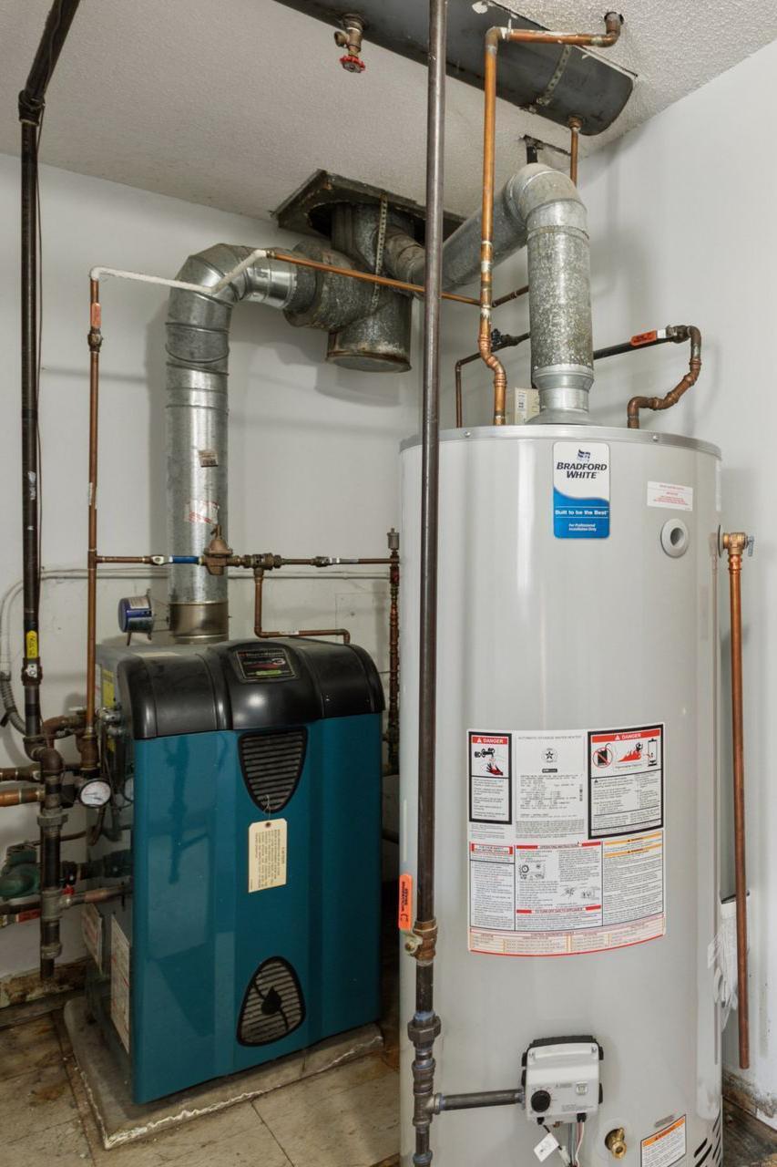 4733 University Avenue NE