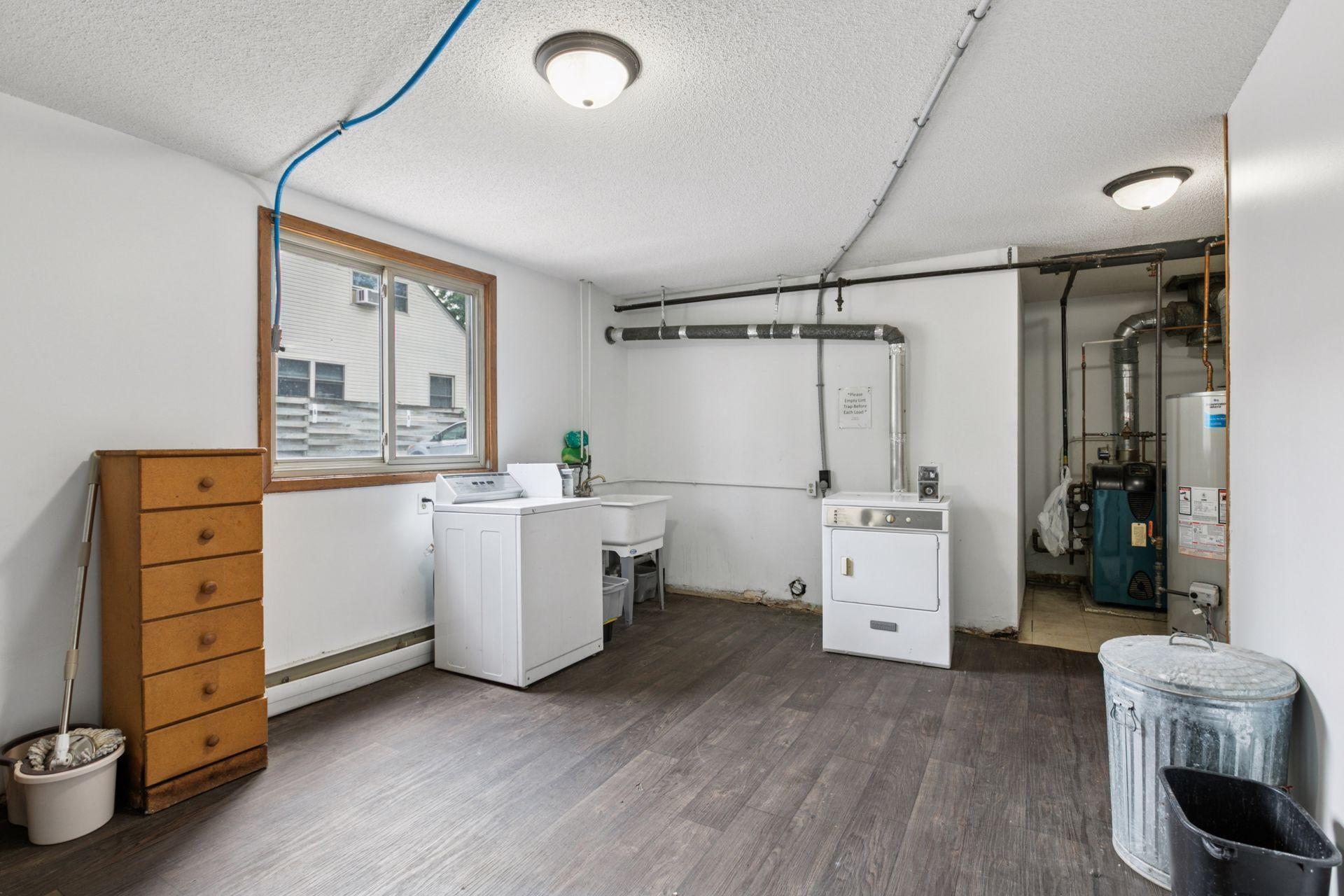 4733 University Avenue NE