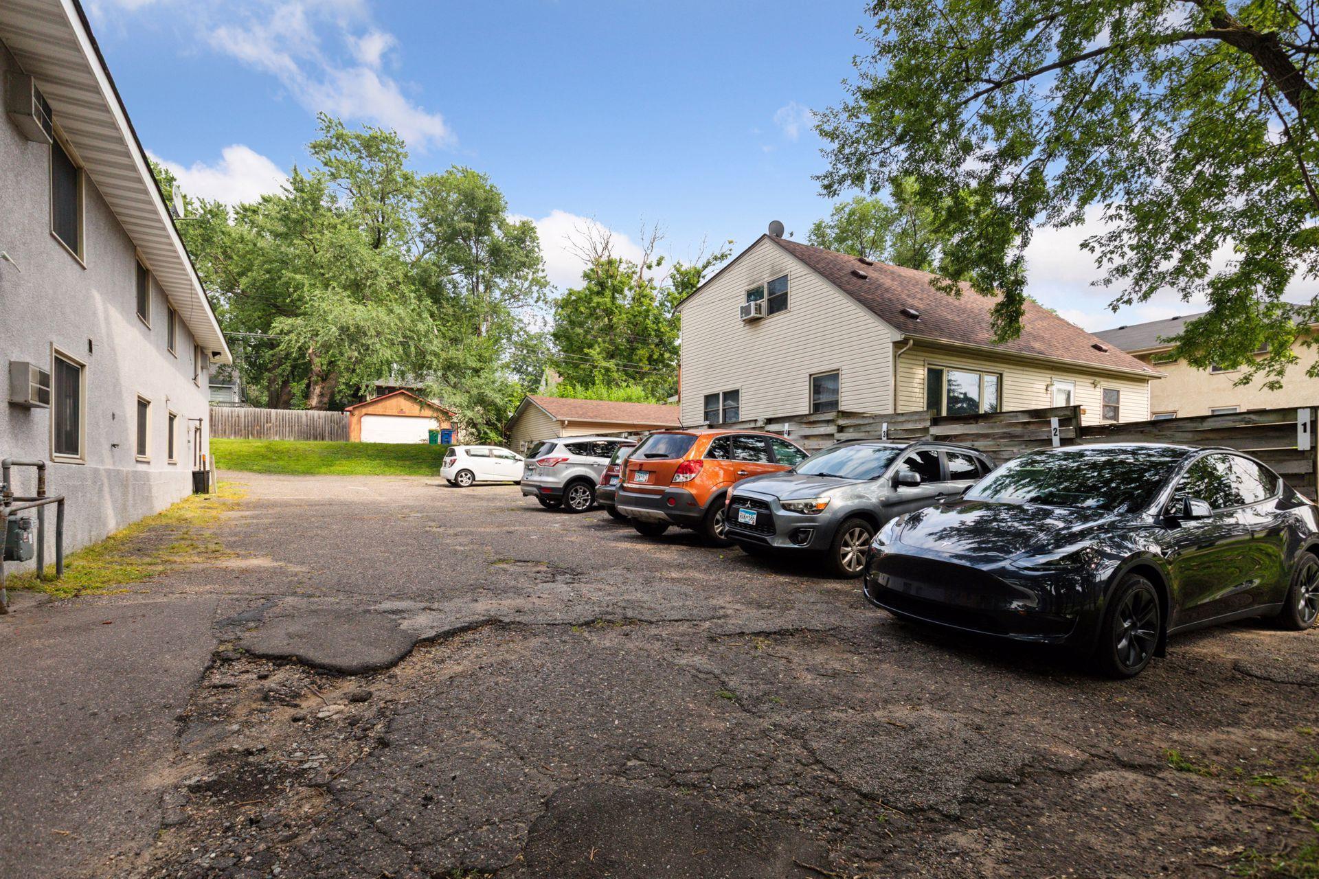 4733 University Avenue NE