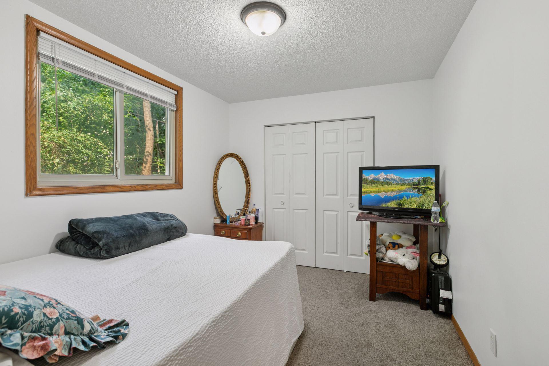 4733 University Avenue NE