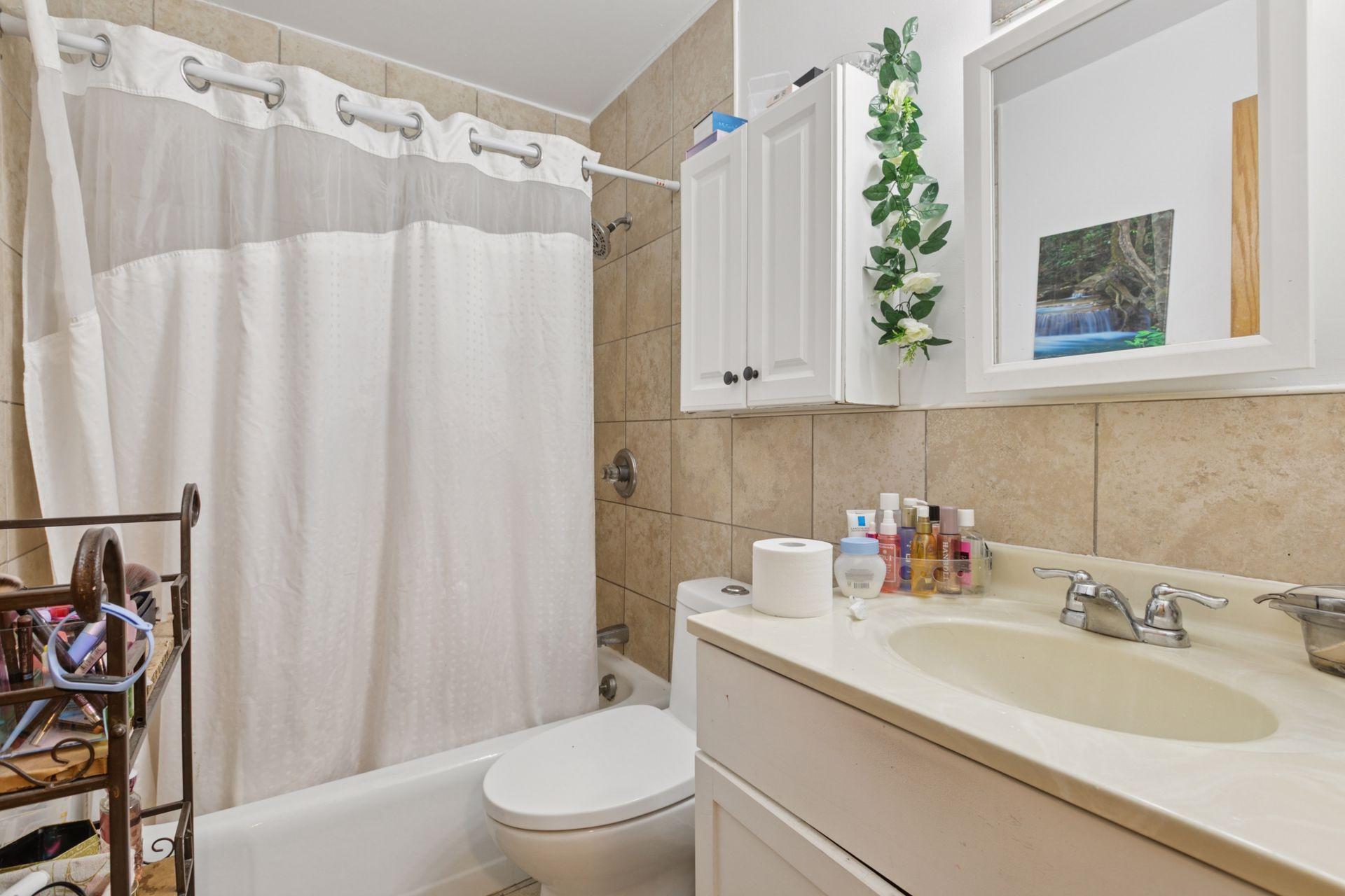 4733 University Avenue NE