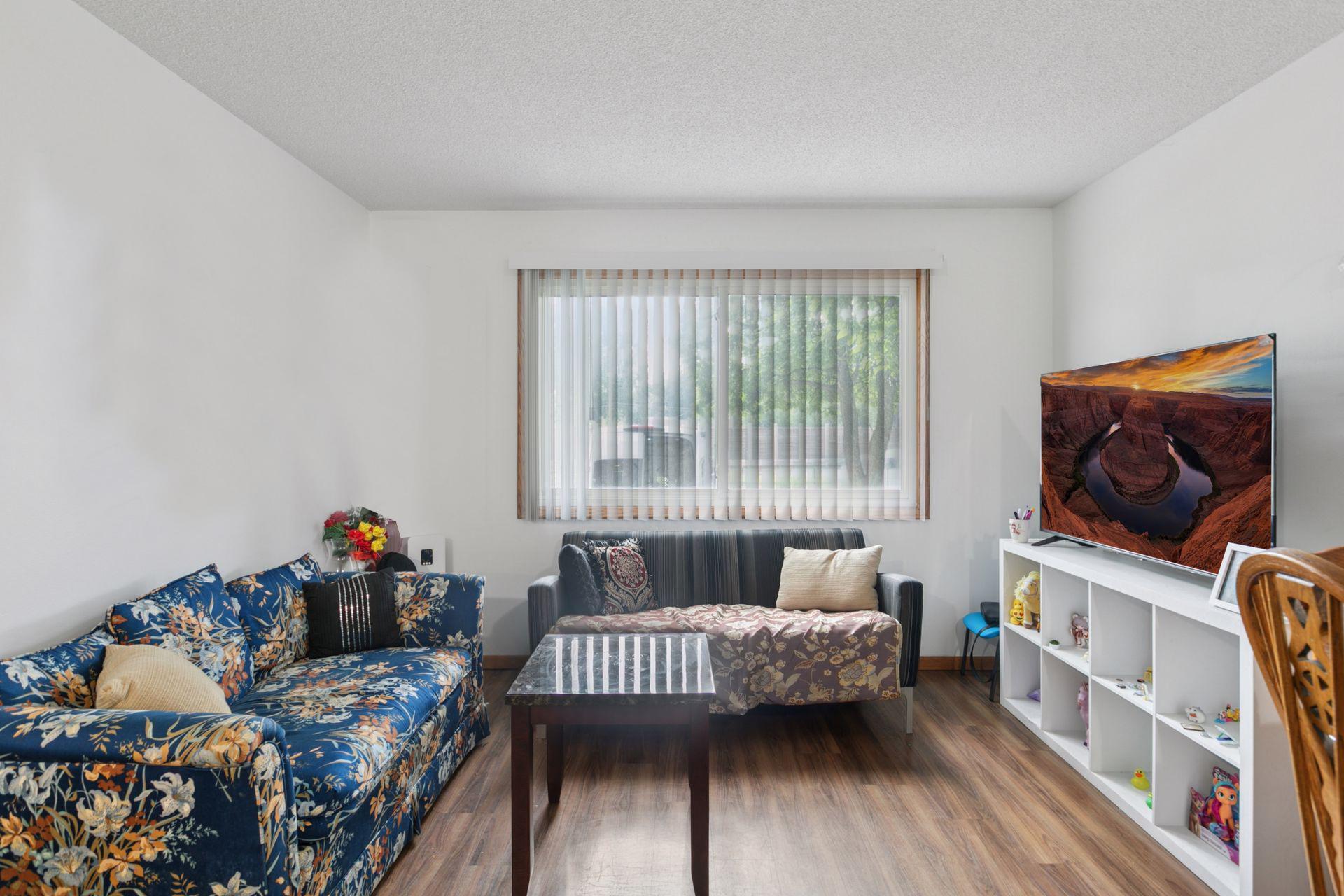 4733 University Avenue NE