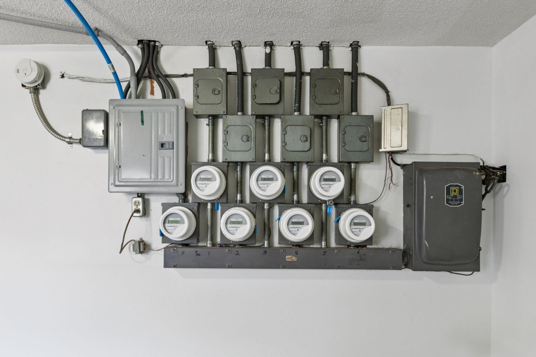 4733 University Avenue NE