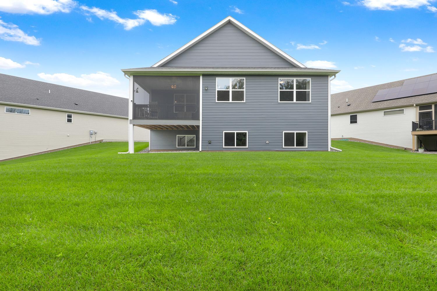 Pristine Villa with Main Floor Living, Set on a Quiet Cul-De-Sac